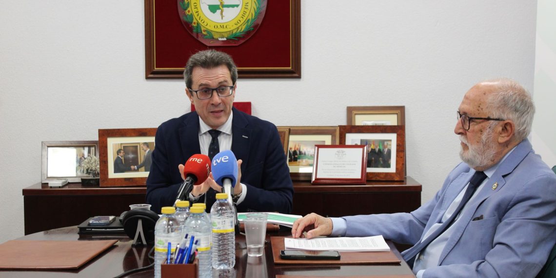 El Consejo Andaluz de Colegios de médicos informa del incremento de médicos activos en Andalucía