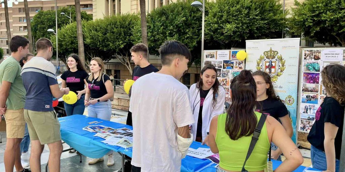 El Colegio de Médicos de Almería colabora con el Grado de Medicina en la Noche de los Investigadores