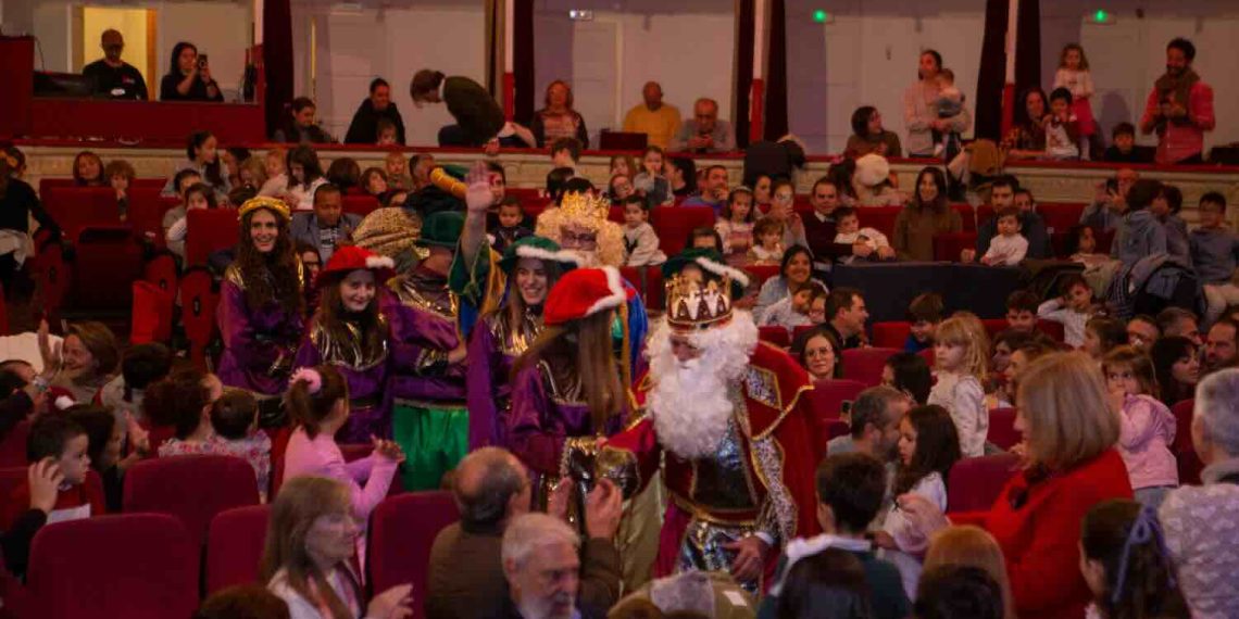 Más de 300 personas participan en la fiesta de los Reyes Magos que organiza el Colegio Oficial de Médicos de Almería