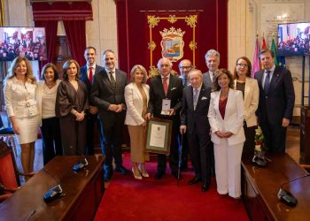El Colegio de Médicos de Málaga recibe la Medalla de la Ciudad y es nombrado Hijo Predilecto