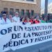 El Colegio de Médicos de Cádiz participa en la marcha contra la reforma del Estatuto Marco
