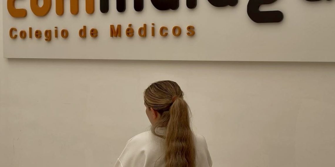 La médica agredida por un paciente explica en un vídeo el miedo con el que afronta ahora su profesión