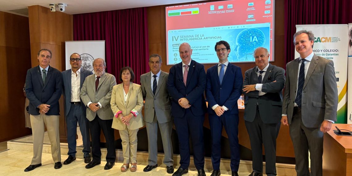 Mercedes Ramblado modera una mesa sobre responsabilidad civil e inteligencia artificial sanitaria en la Universidad de Sevilla